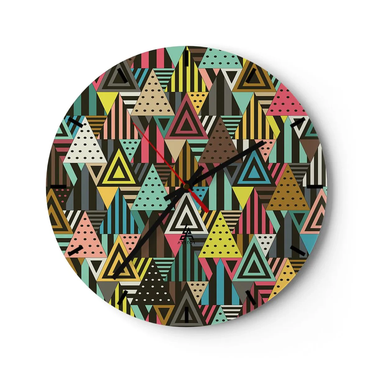 Väggklocka - Klocka på glas - Färgglada trianglar i ett geometriskt mönster på en mörk bakgrund - 30x30cm - Trianglar - Modern väggdekoration för vardagsrum, kök och sovrum ARTTOR