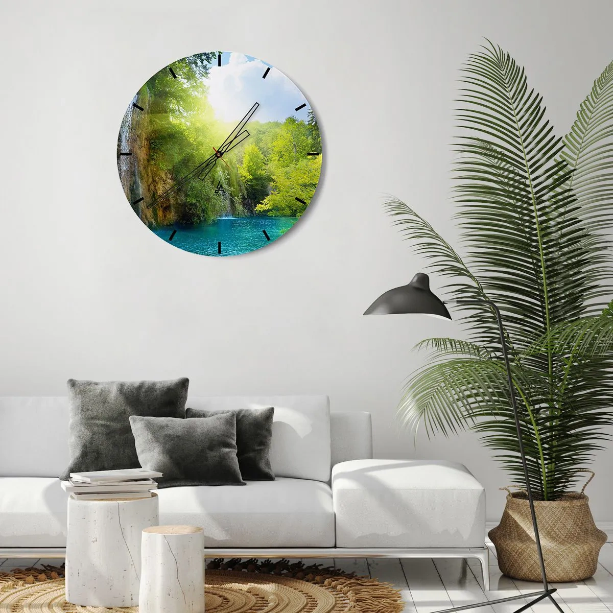 Väggklocka - Klocka på glas - Ett vattenfall bland grönska och blått vatten - 30x30cm - Det måste vara Eden - Modern väggdekoration för vardagsrum, kök och sovrum ARTTOR