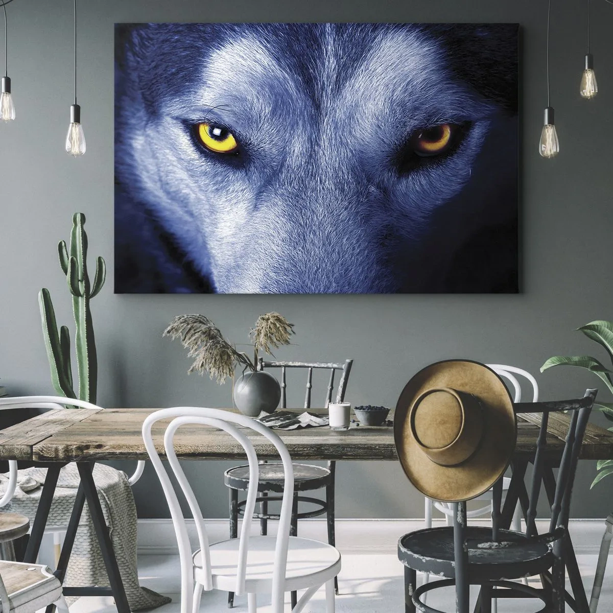 Canvastavla - Bild på duk - Närbild av en vargs intensiva blick mot en mörk bakgrund - 70x50cm - Hypnotiserade titt - Modern väggdekoration för vardagsrum och sovrum ARTTOR