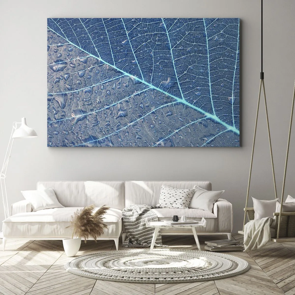 Canvastavla - Bild på duk - Ett löv i nyanser av blått med vattendroppar - 70x50cm - Livet i det blåa - Modern väggdekoration för vardagsrum och sovrum ARTTOR
