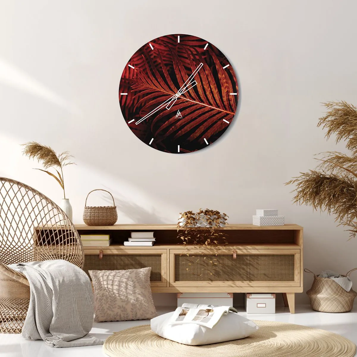 Väggklocka - Klocka på glas - Rödorange blad av en tropisk växt på en mörk bakgrund - 30x30cm - Livets glöd - Modern väggdekoration för vardagsrum, kök och sovrum ARTTOR