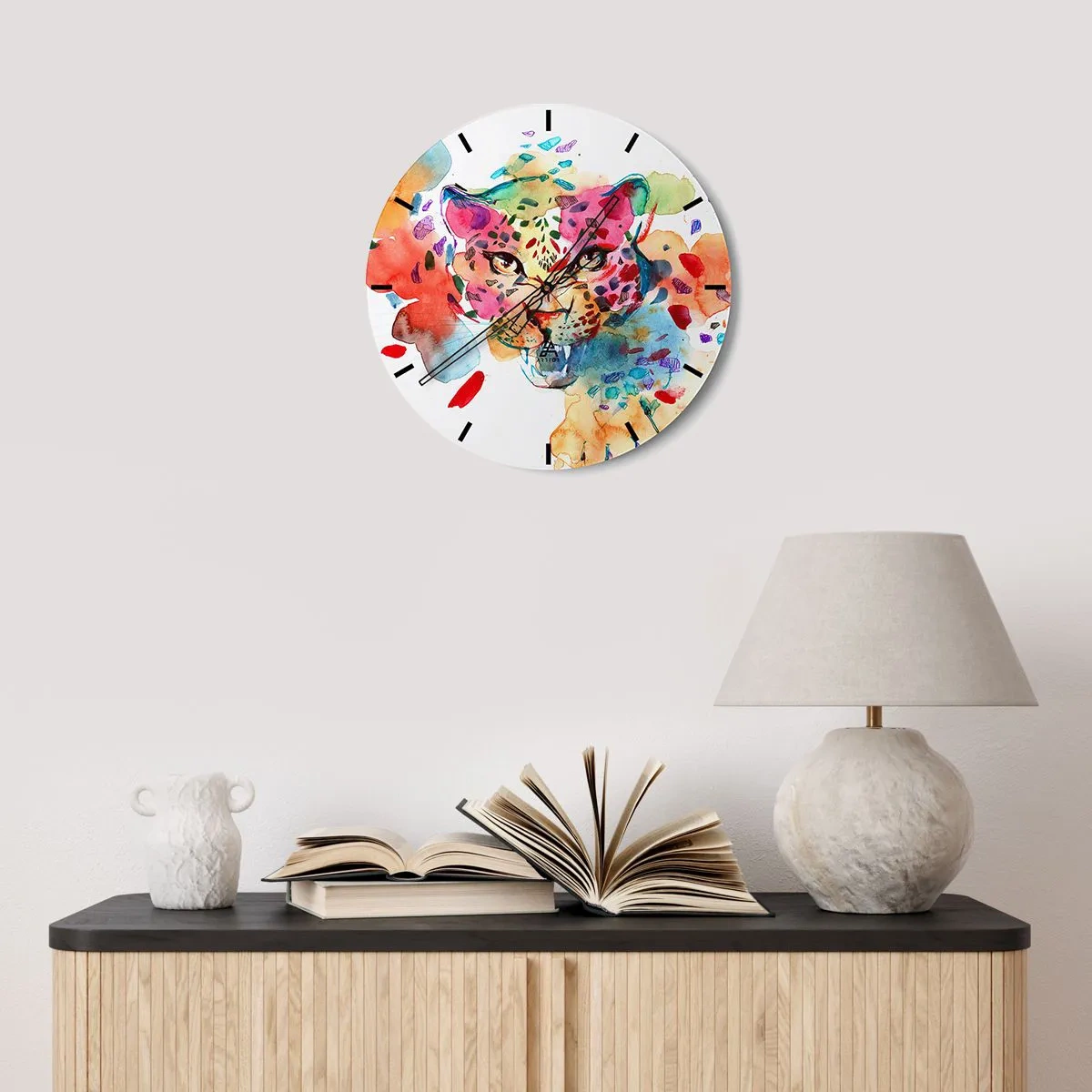 Väggklocka - Klocka på glas - Ett färgstarkt porträtt av en panter i abstrakt akvarellform. - 30x30cm - Skönheten och odjuret - Modern väggdekoration för vardagsrum, kök och sovrum ARTTOR
