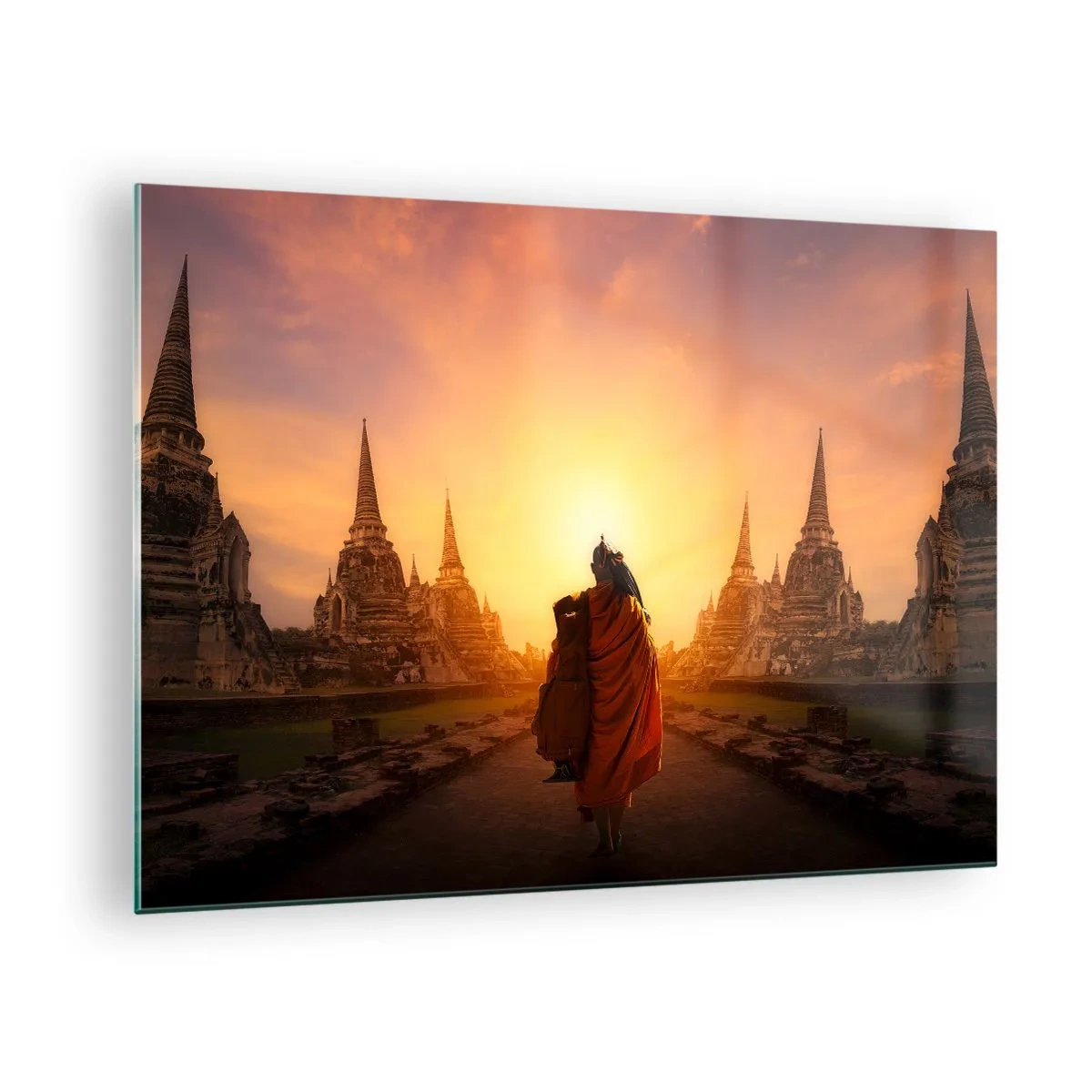 Glastavla - Bild på glas - En munk mot bakgrund av den nedgående solen och tempel i Asien - 70x50cm - I lugn genom evigheten - Modern väggdekoration för vardagsrum och sovrum ARTTOR