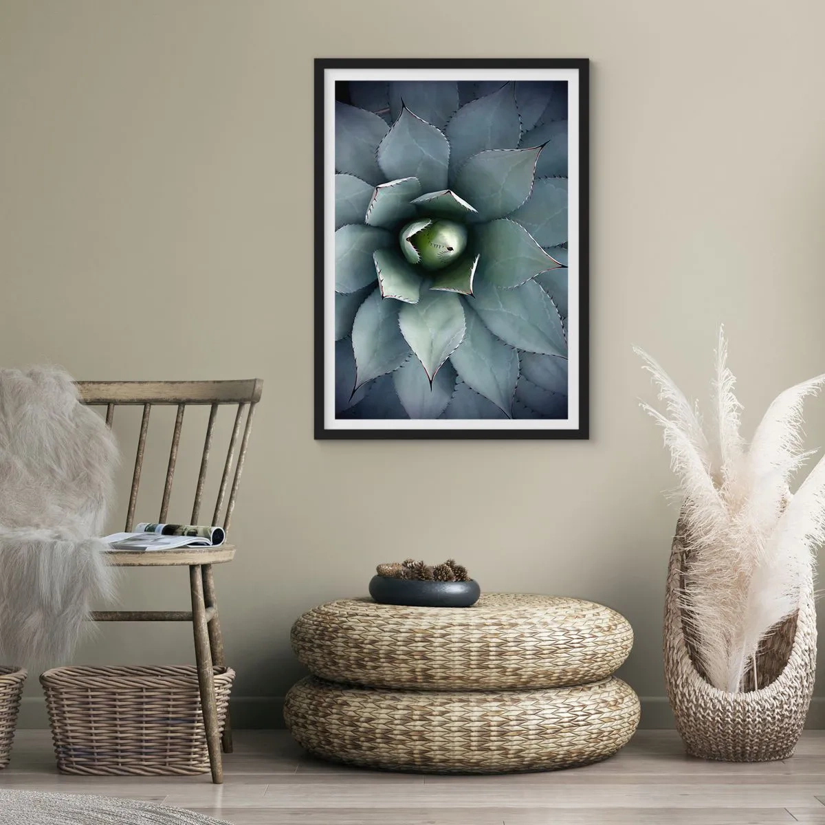 Affisch i svart ram - En närbild av de symmetriska bladen på en suckulent i nyanser av grönt. - 50x70cm - Lockar och varnar - Modern väggdekoration för vardagsrum och sovrum ARTTOR