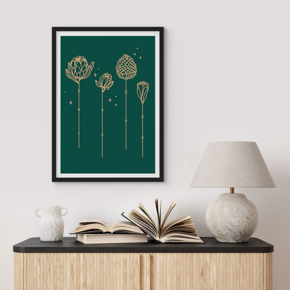 Affisch i svart ram - Gyllene konturer av blommor på en mörkgrön bakgrund - 50x70cm - Familjen ÖRTsson - Modern väggdekoration för vardagsrum och sovrum ARTTOR