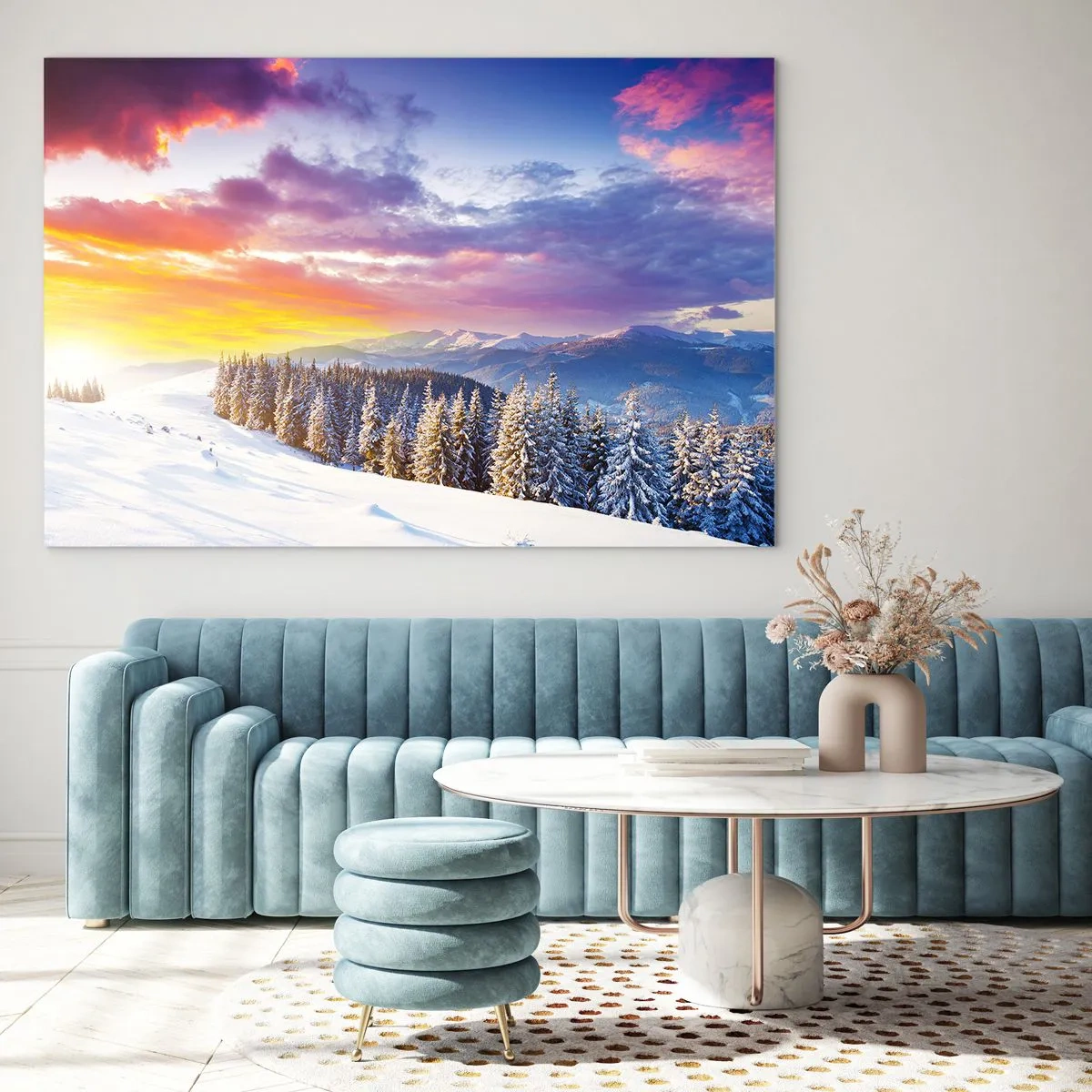 Glastavla - Bild på glas - Vinterbergslandskap med snötäckta träd och en färgglad himmel - 70x50cm - Mitt på blanka dagen - Modern väggdekoration för vardagsrum och sovrum ARTTOR