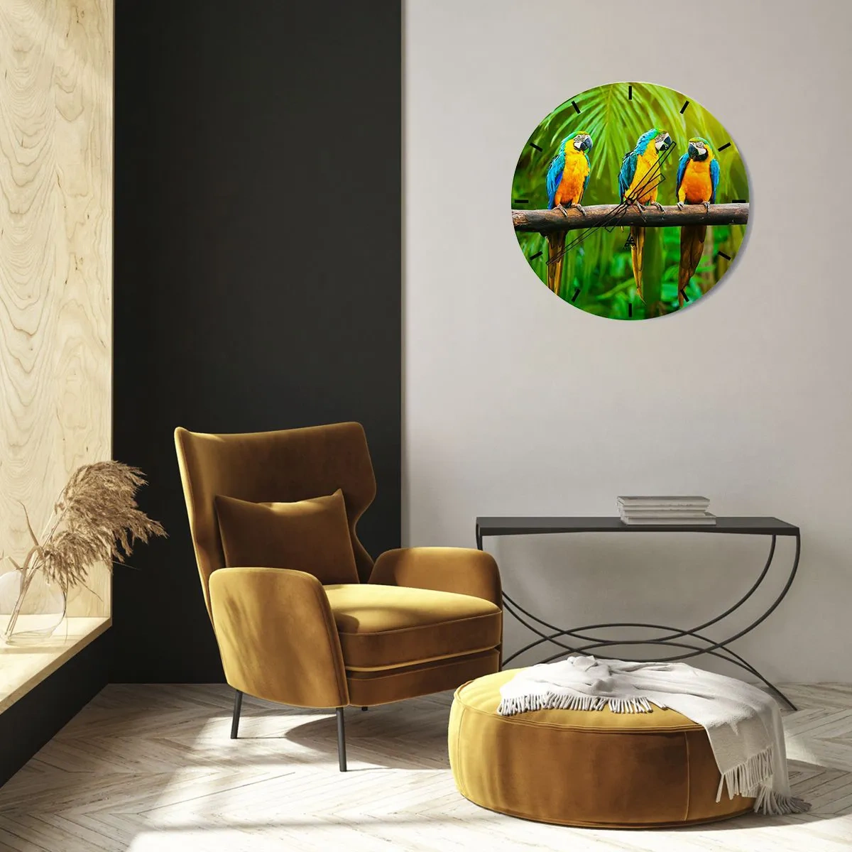 Väggklocka - Klocka på glas - Tre arapapegojor på en gren i en tropisk miljö - 30x30cm - Har du hört att hon...? - Modern väggdekoration för vardagsrum, kök och sovrum ARTTOR