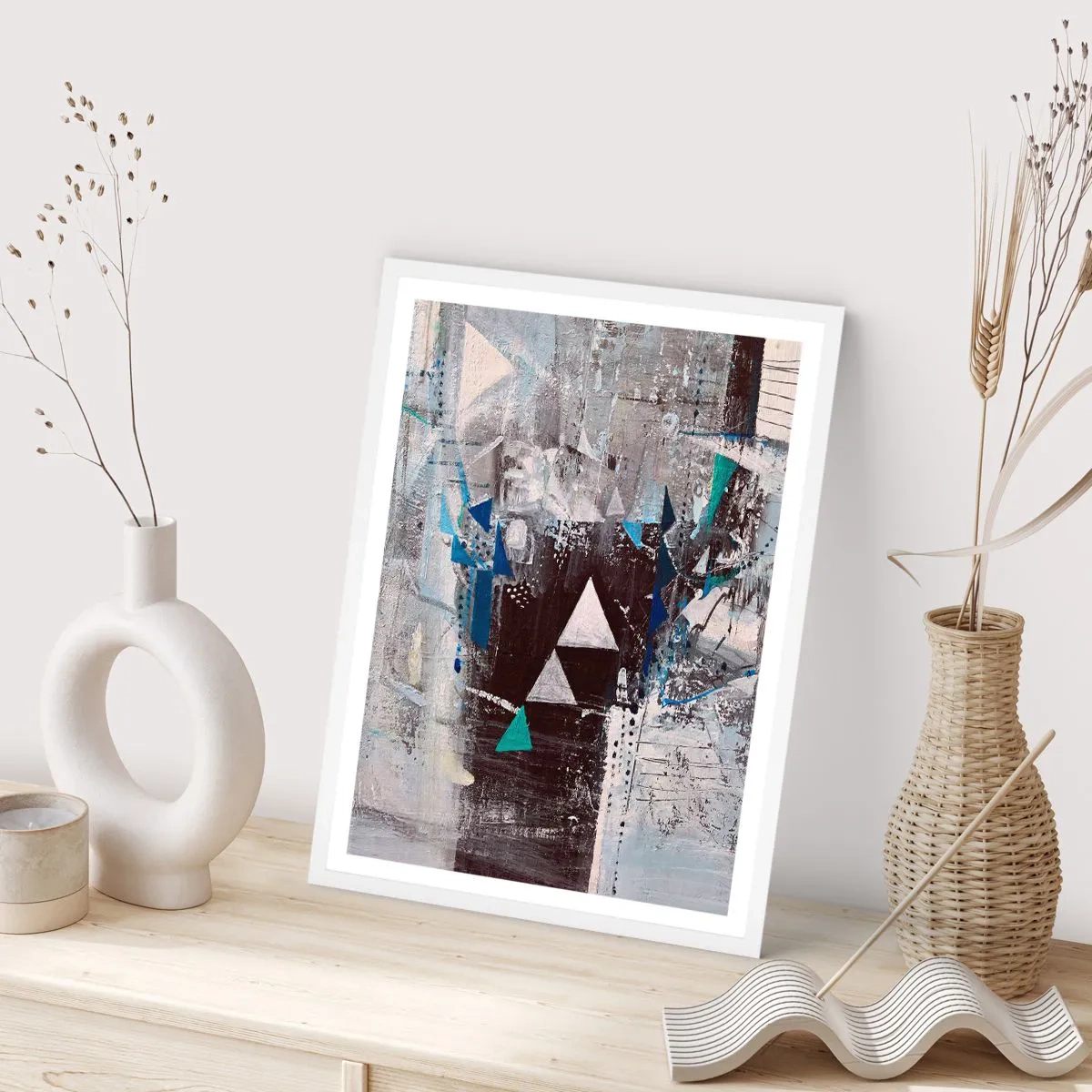 Affisch i vit ram - Trianglarnas överordnade ordning - 70x100 cm