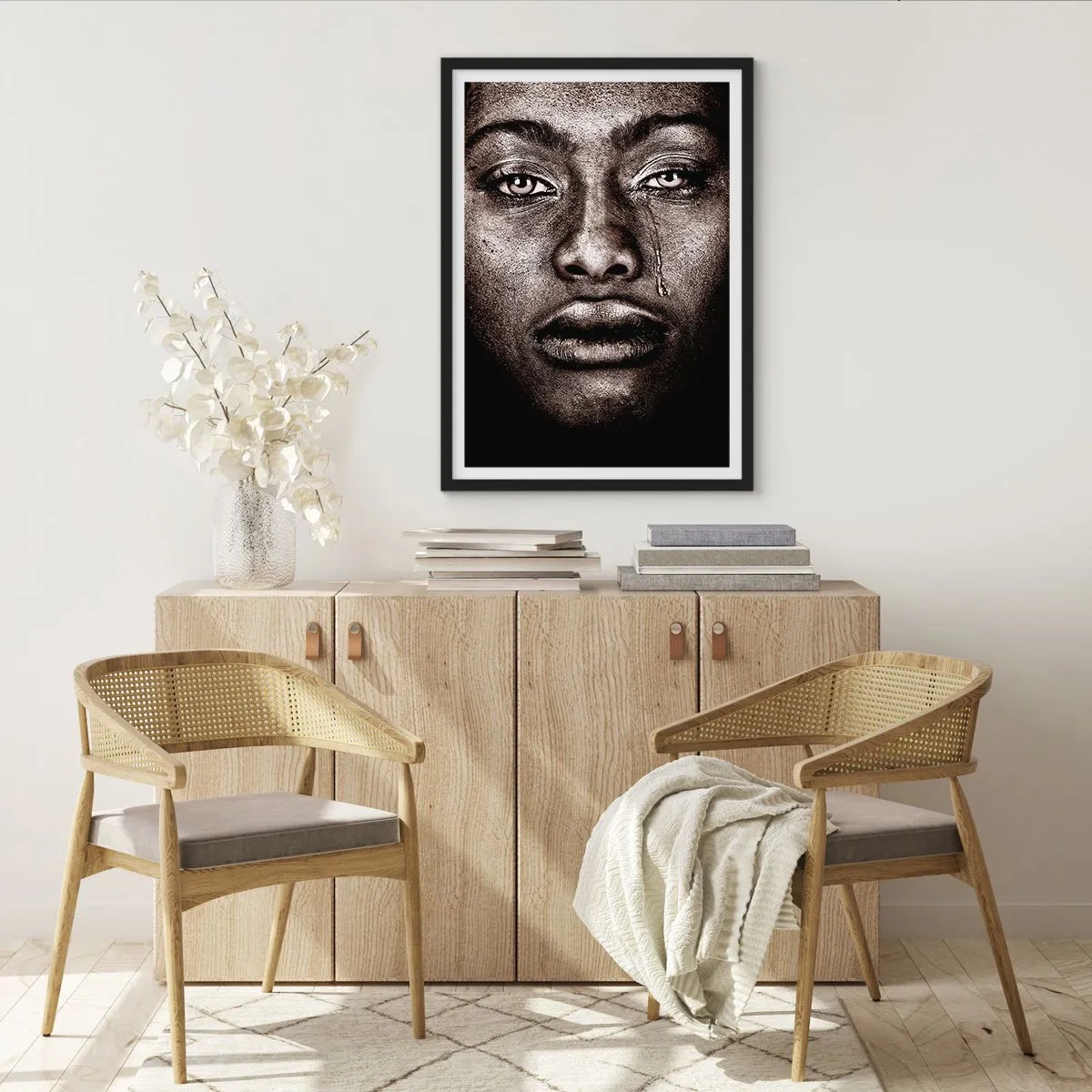 Affisch i svart ram - En tår - 70x100 cm