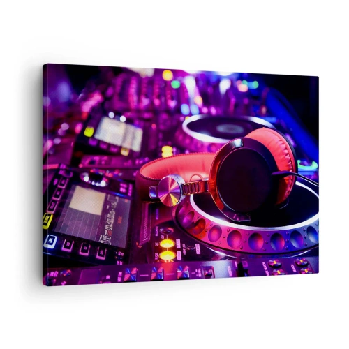 Canvastavla - Bild på duk - DJ-hörlurar på en konsol med neonbelysning - 70x50cm - Innan partyt startar - Modern väggdekoration för vardagsrum och sovrum ARTTOR
