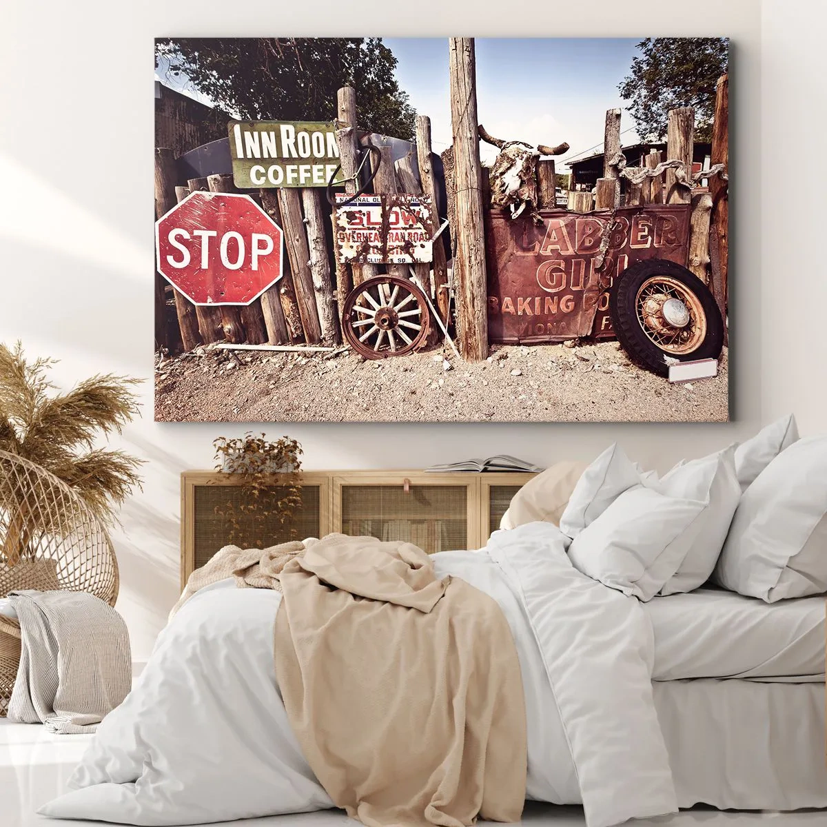 Canvastavla - Bild på duk - Rustika dekorationer med skyltar och ett hjul på staketet - 70x50cm - Och tiden står stilla - Modern väggdekoration för vardagsrum och sovrum ARTTOR