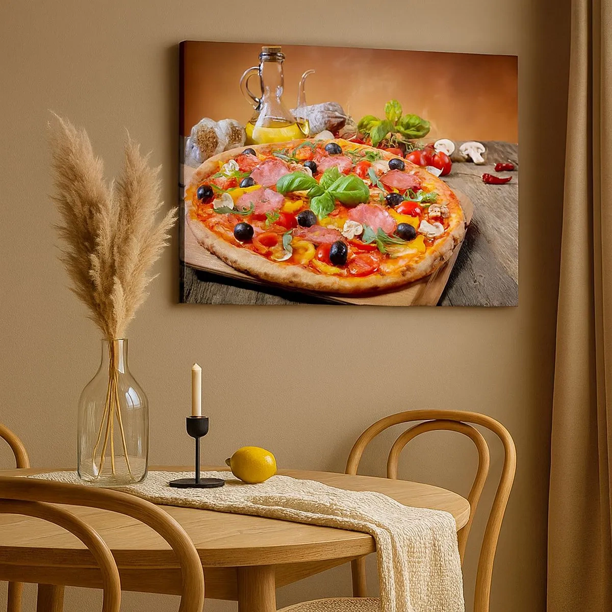 Canvastavla - Bild på duk - Aptitretande pizza på ett träbord med pålägg - 70x50cm - Med riktig italiensk smak - Modern väggdekoration för vardagsrum och sovrum ARTTOR