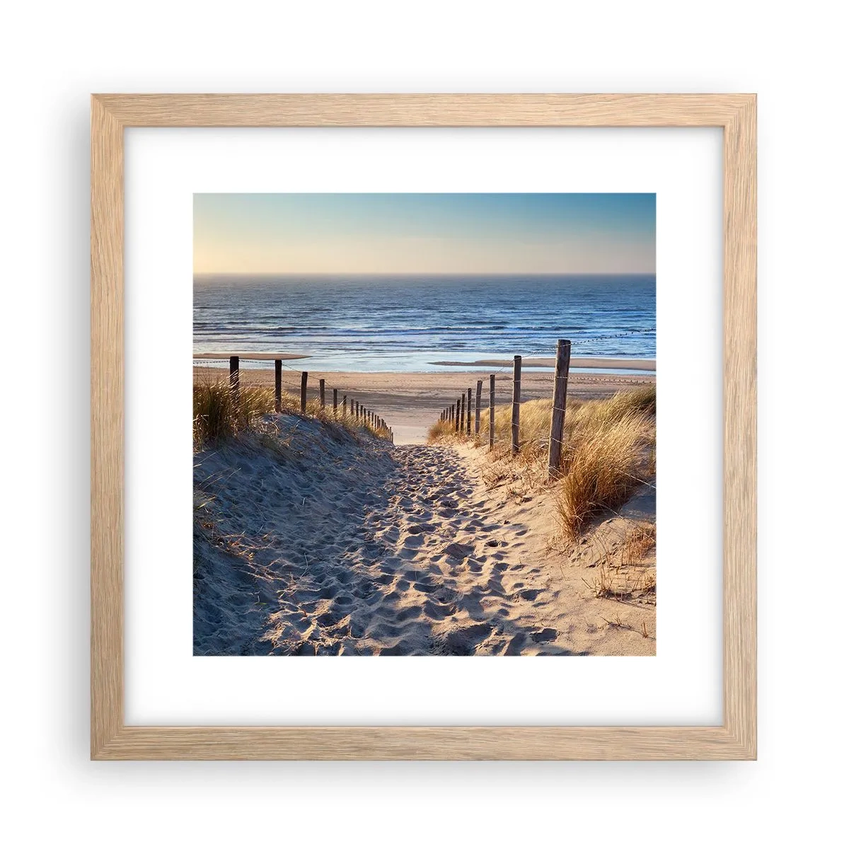 Affisch i ram av ljusek - Havets brus, fågelsång, tom strand bland träden - 30x30 cm
