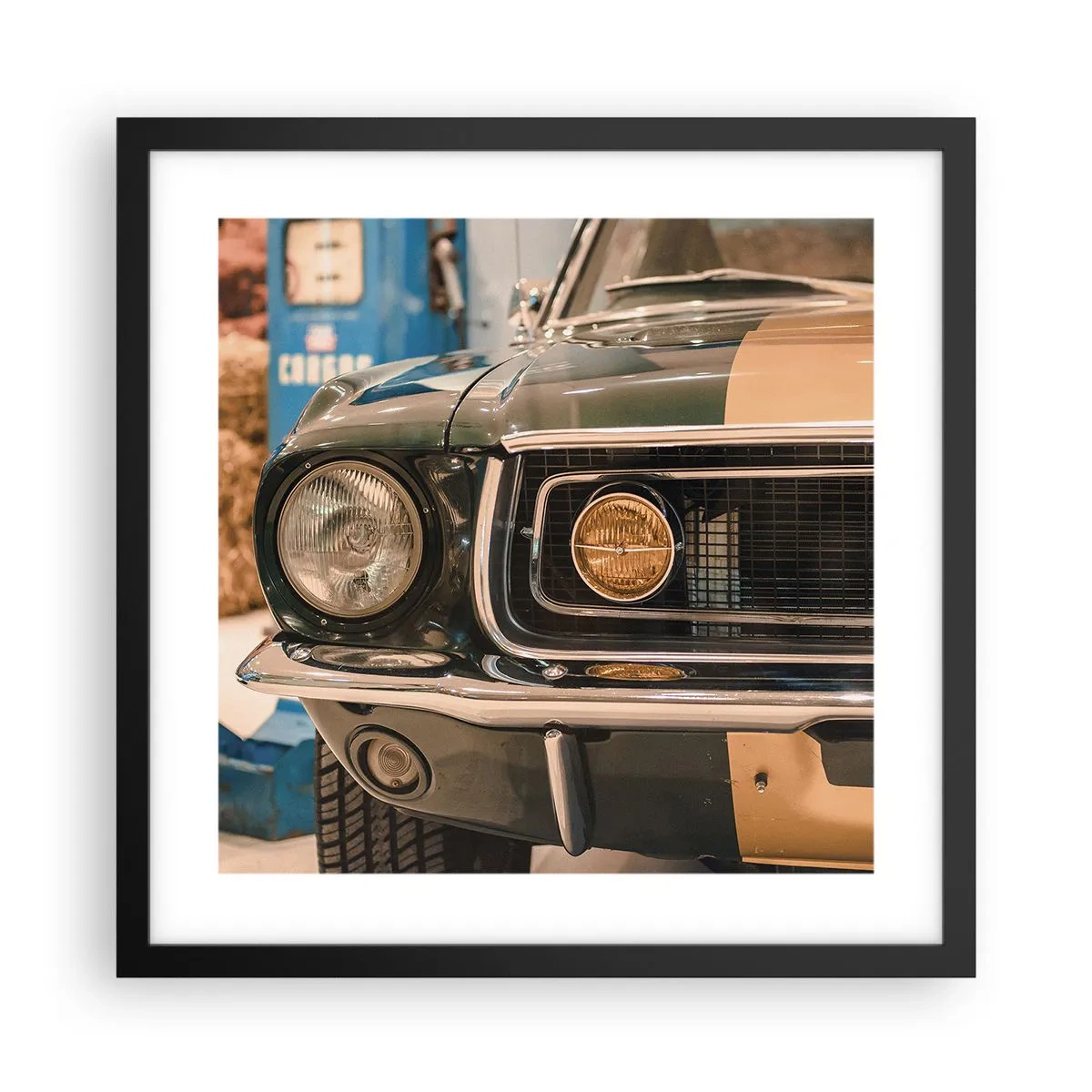 Affisch i svart ram - Ett möte med legenden - 40x40 cm