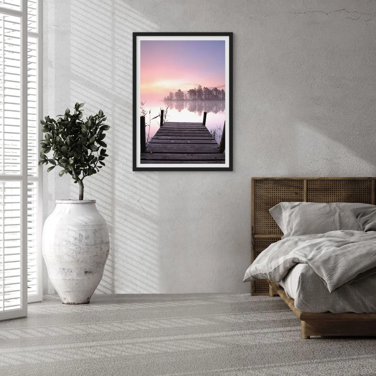 Affisch i svart ram - En sjöbrygga i pastellfärger på morgonen - 50x70cm - Ur liljedimman... - Modern väggdekoration för vardagsrum och sovrum ARTTOR