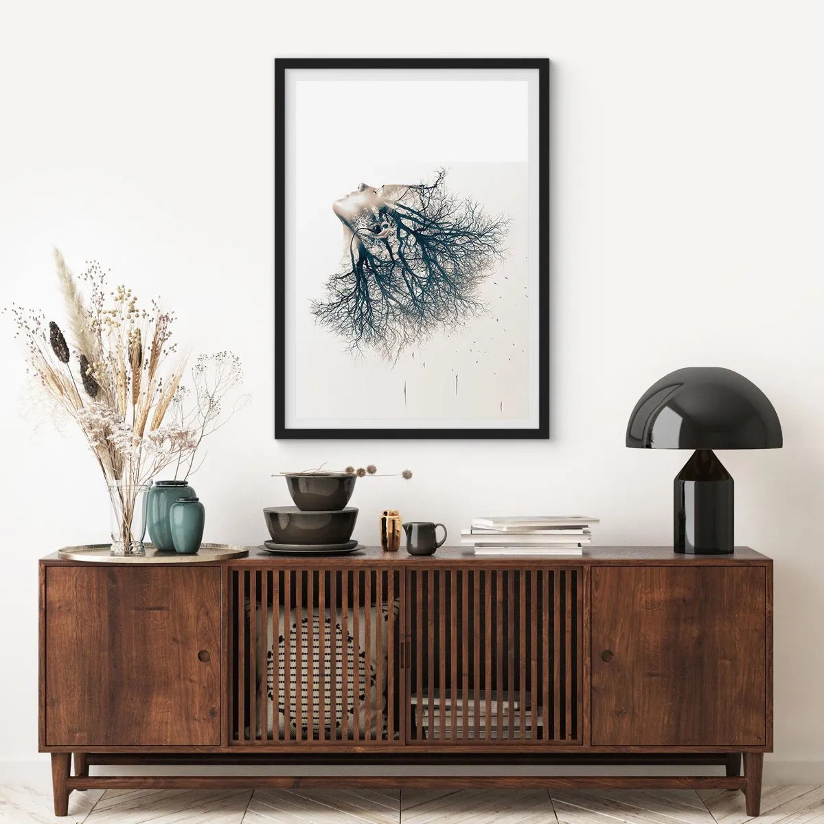 Affisch i svart ram - Lyssnar på trädens viskningar - 70x100 cm