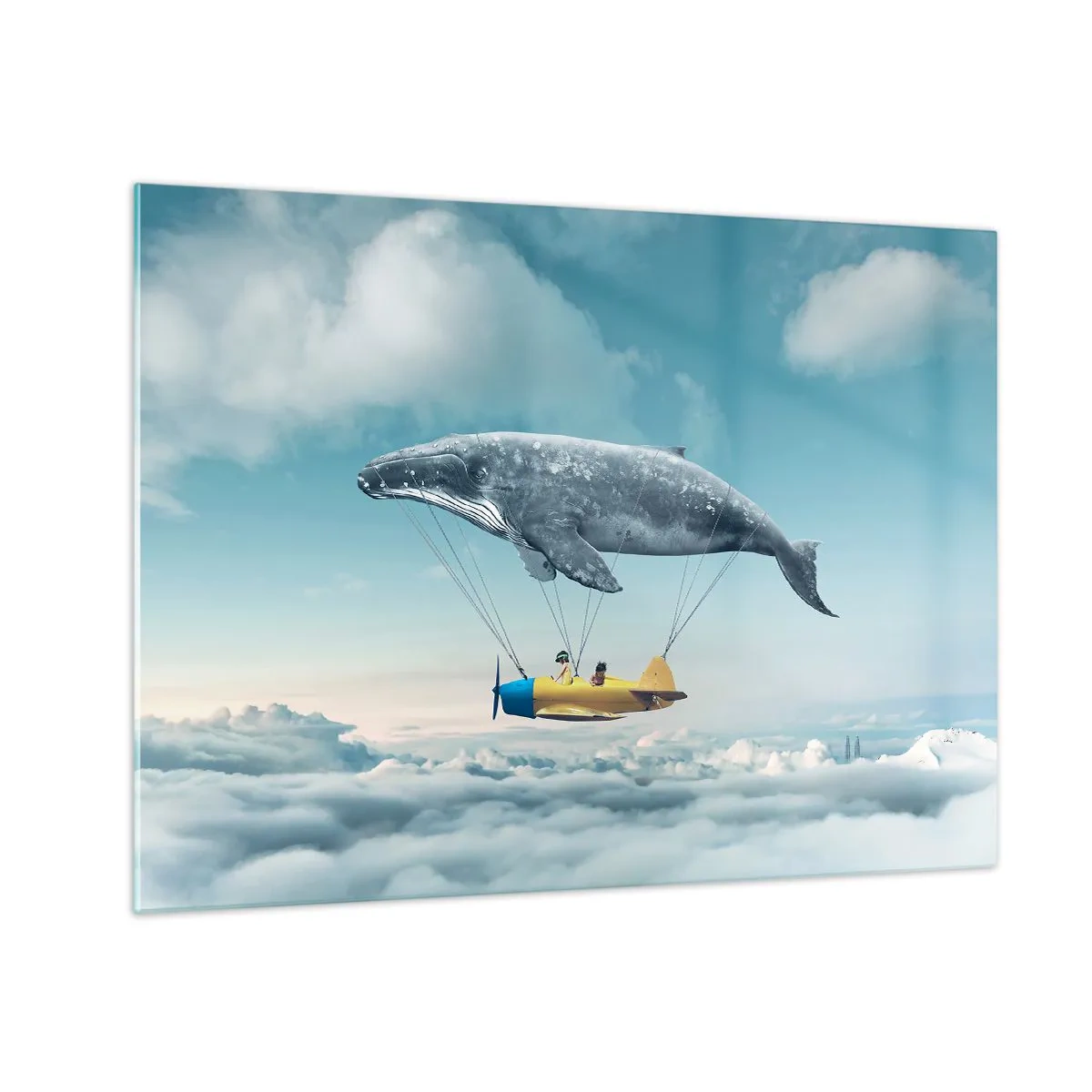 Glastavla - Bild på glas - En val lyfter ett flygplan över molnen i en surrealistisk miljö. - 70x50cm - Varför inte? - Modern väggdekoration för vardagsrum och sovrum ARTTOR