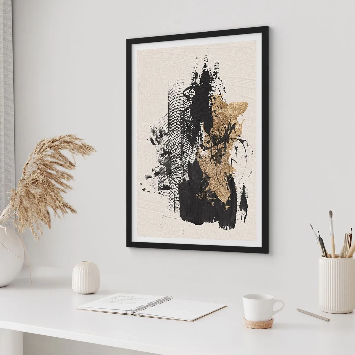 Affisch i svart ram - Abstrakt komposition i nyanser av svart och guld - 50x70cm - Komposition med passion - Modern väggdekoration för vardagsrum och sovrum ARTTOR