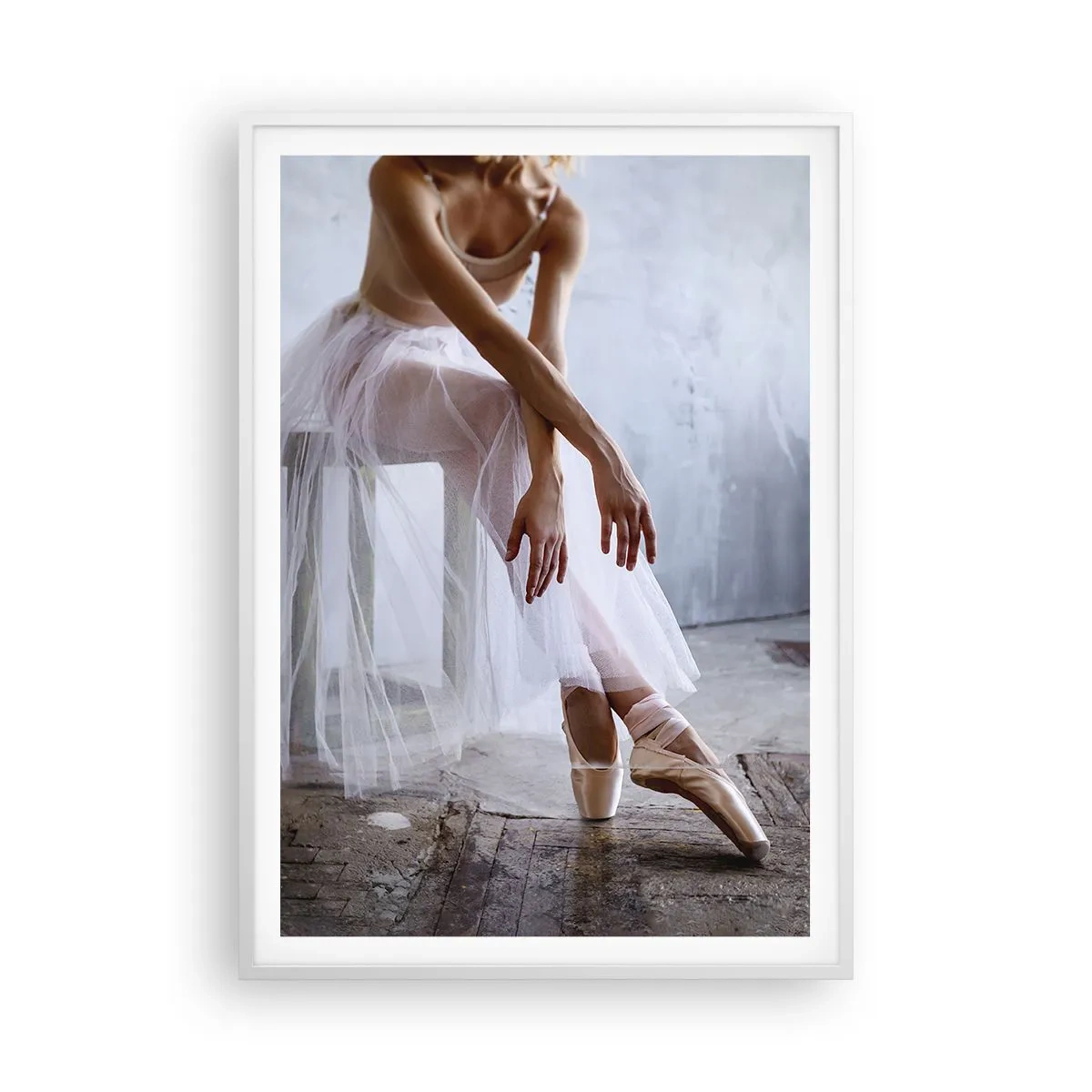 Affisch i vit ram - Innan rampljuset tänds - 70x100 cm