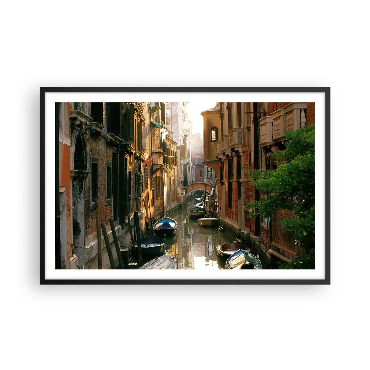 Affisch i svart ram - På en gränd i Venedig - 91x61 cm