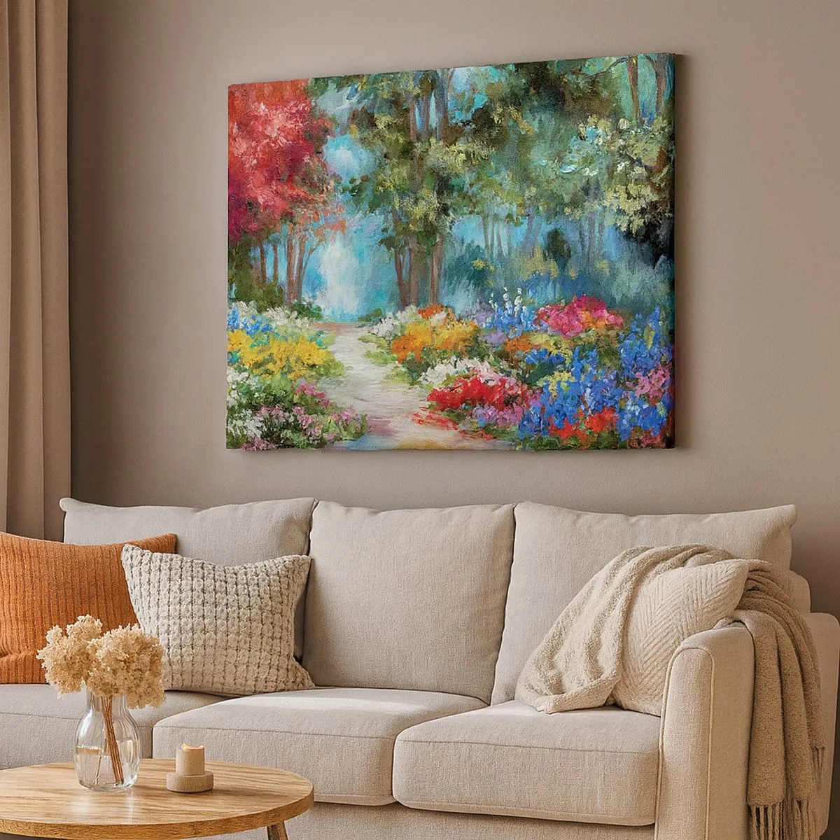 Canvastavla - Bild på duk - En pittoresk trädgård full av färgglada blommor och träd i en skogsmiljö - 70x50cm - Skogsträdgård, blomskog - Modern väggdekoration för vardagsrum och sovrum ARTTOR