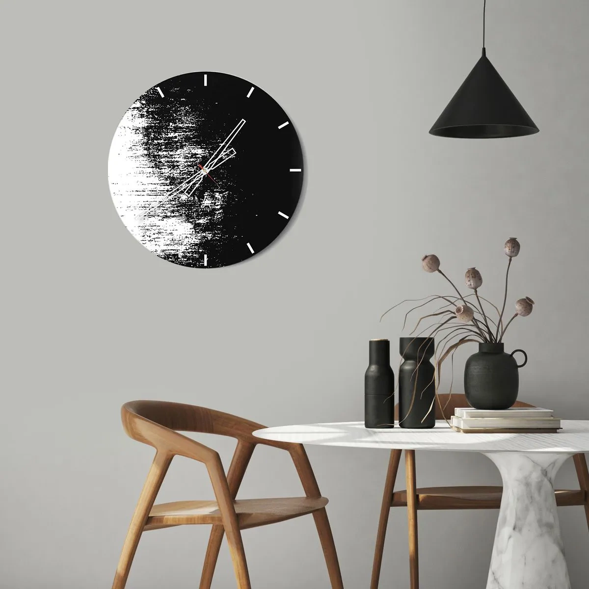 Väggklocka - Klocka på glas - Svartvitt abstrakt med penseldragseffekt - 30x30cm - Och vinnare är... - Modern väggdekoration för vardagsrum, kök och sovrum ARTTOR