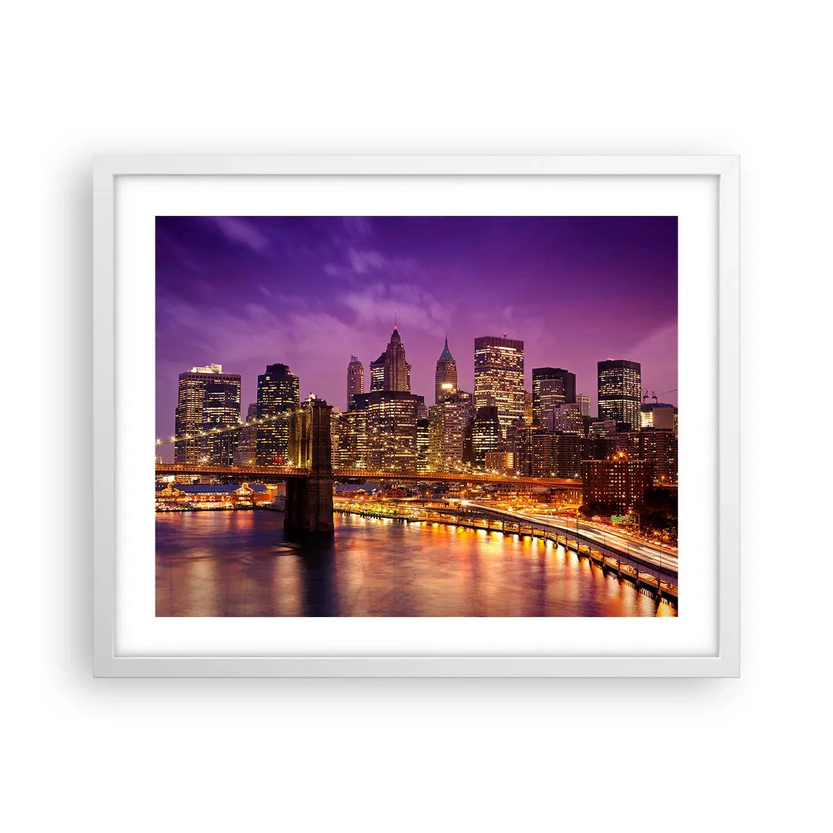 Affisch i vit ram - Manhattan i violett och guld - 50x40 cm