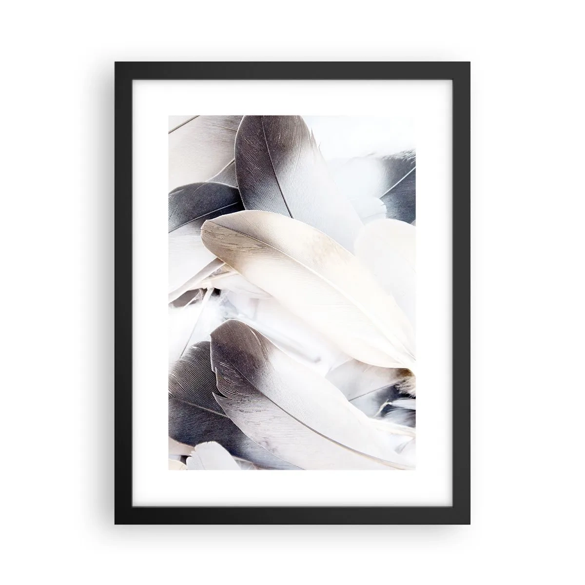 Affisch i svart ram - Nästan änglalik - 30x40 cm