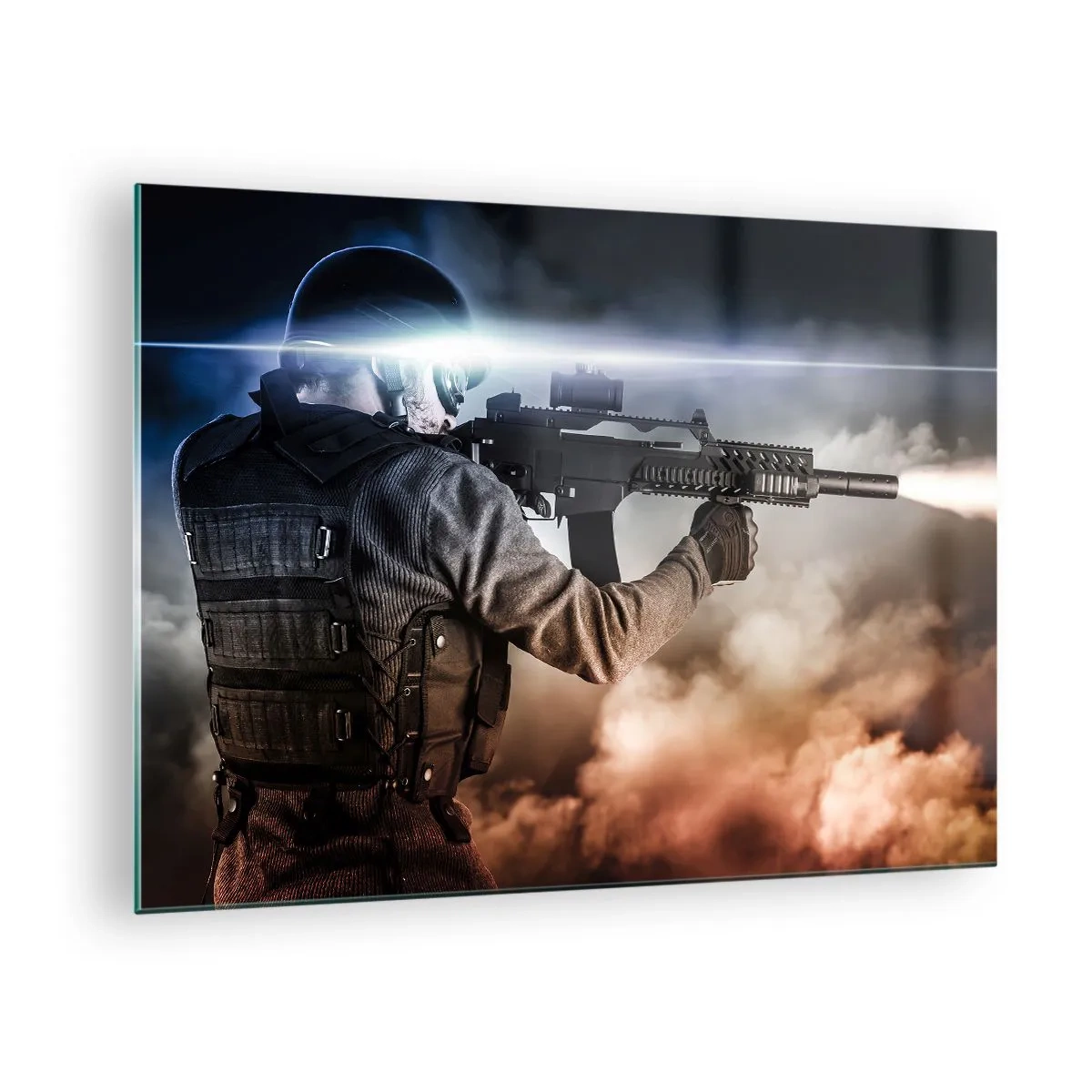 Glastavla - Bild på glas - En soldat i strid avfyrar ett gevär mot en bakgrund av rök. - 70x50cm - Helt enkelt en hjälte - Modern väggdekoration för vardagsrum och sovrum ARTTOR