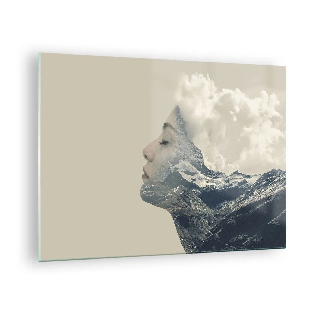 Glastavla - Bild på glas - En kvinnas profil med ett landskap av berg och moln i bakgrunden. - 70x50cm - Elementens skönhet - Modern väggdekoration för vardagsrum och sovrum ARTTOR