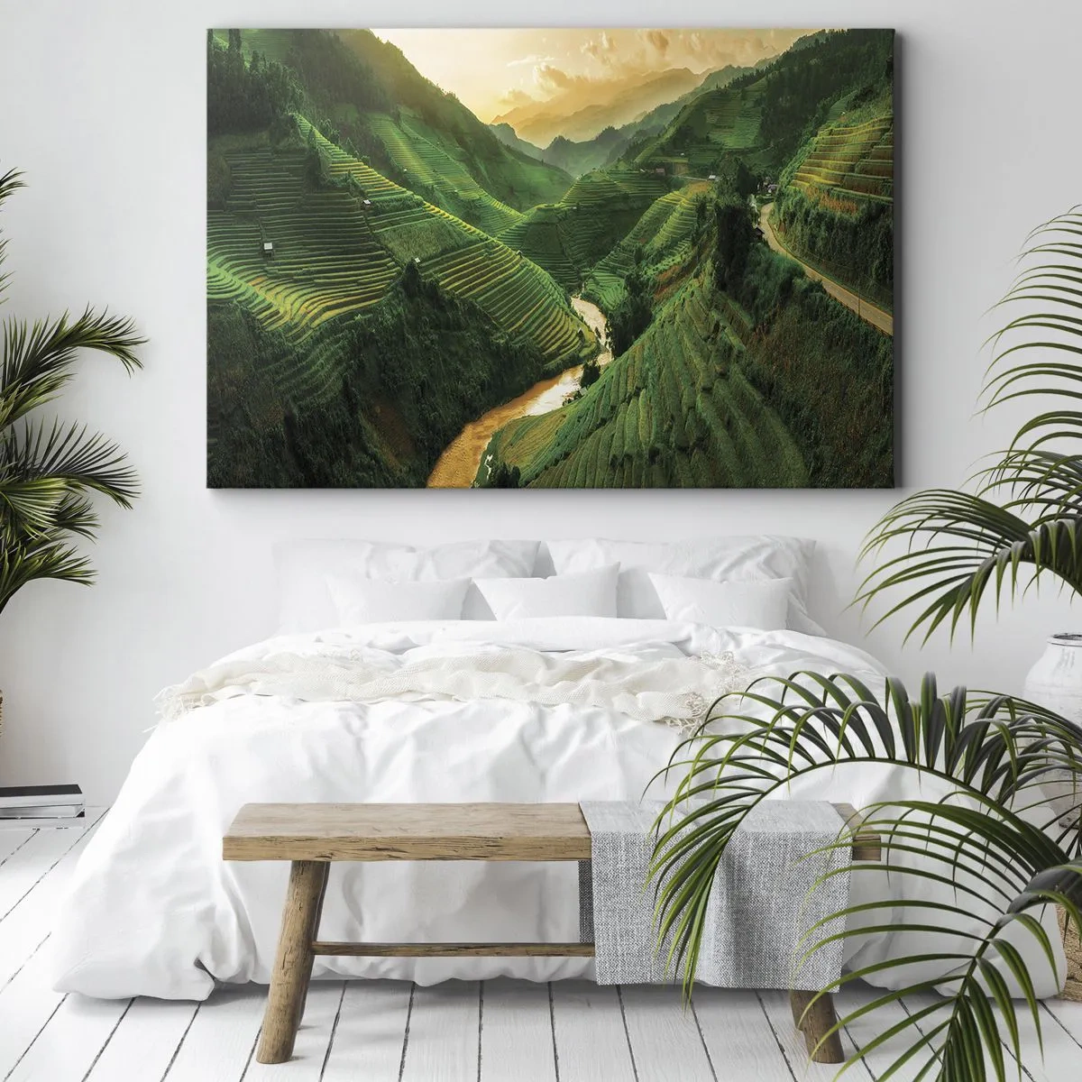 Canvastavla - Bild på duk - Pittoreska risterrasser i en grön dal upplyst av den nedgående solen - 70x50cm - Vietnamesisk dal - Modern väggdekoration för vardagsrum och sovrum ARTTOR