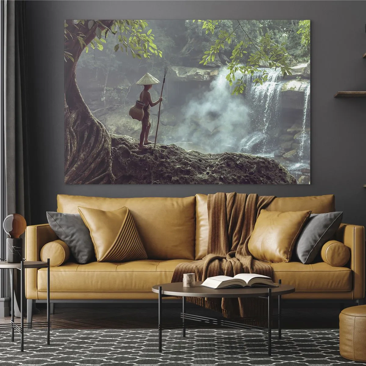 Glastavla - Bild på glas - En pojke med ett spjut vid ett vattenfall i regnskogen - 70x50cm - Vän med naturen - Modern väggdekoration för vardagsrum och sovrum ARTTOR