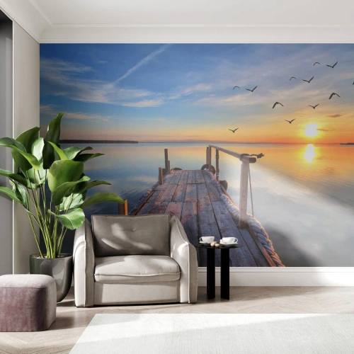 Självhäftande Fototapet Deluxe Sticker - Gå mot solen - Landskap, Sjö, Träbro - 250x175 cm