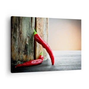 Canvastavla - Bild på duk - Två röda chilipeppar på en träbakgrund med en rustik accent - 70x50cm - Red hot chili peppers - Modern väggdekoration för vardagsrum och sovrum ARTTOR