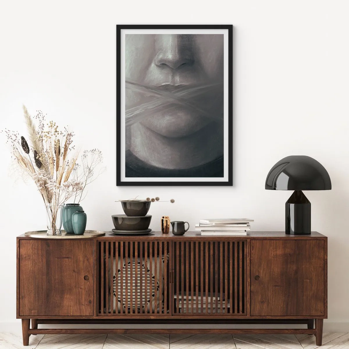 Affisch i svart ram - Ett symboliskt ansikte med täckt mun i monokromatiska färger. - 50x70cm - Inte ett ord - Modern väggdekoration för vardagsrum och sovrum ARTTOR