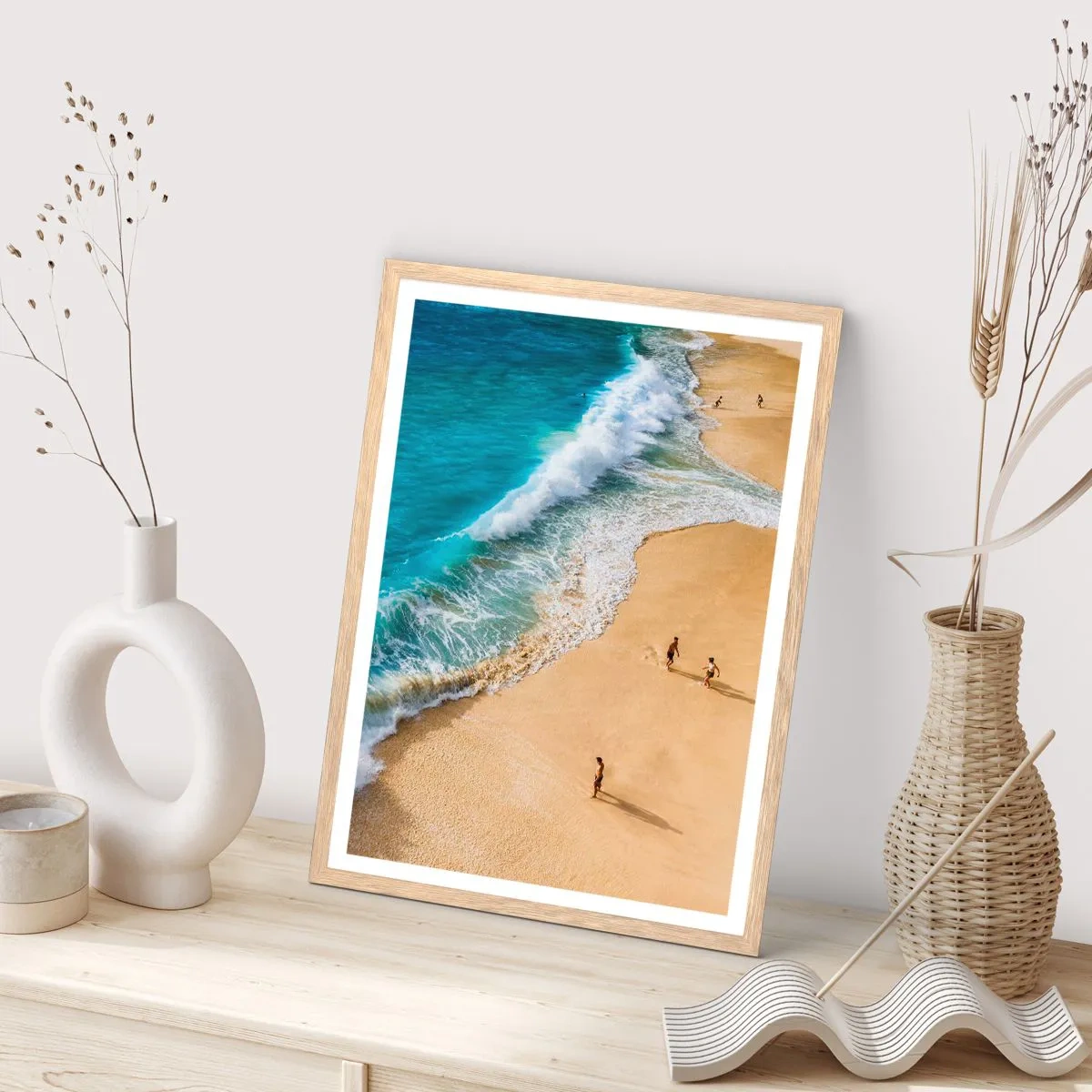 Affisch i ram av ljusek - Och sedan solen, stranden... - 50x70 cm