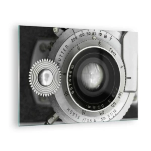 Glastavla - Bild på glas - En närbild av ett gammalt kameraobjektiv, fullt av nostalgi och vintageatmosfär. - 70x50cm - En berättelse om Hollywood - Modern väggdekoration för vardagsrum och sovrum ARTTOR