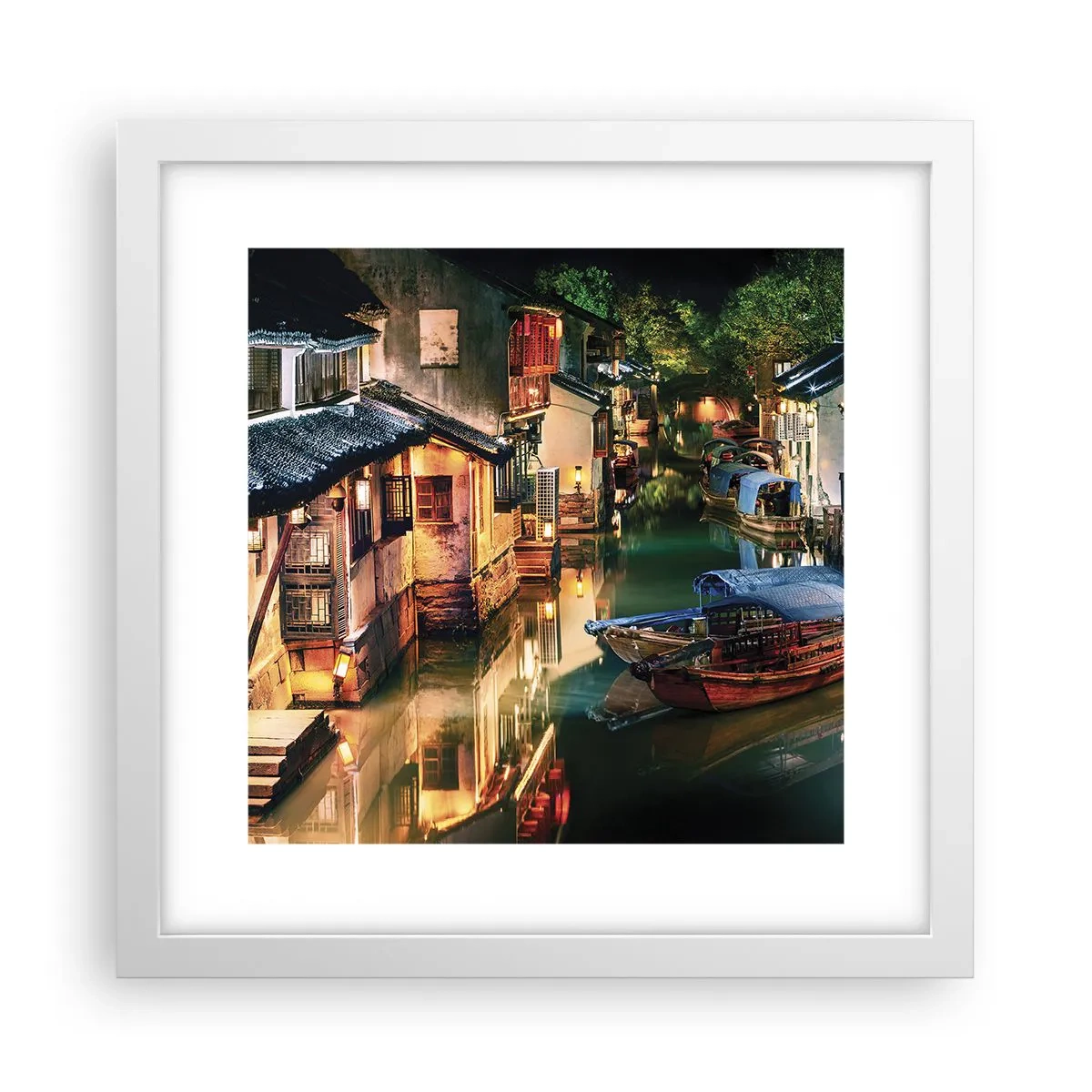 Affisch i vit ram - En kväll på kinesisk gata - 30x30 cm