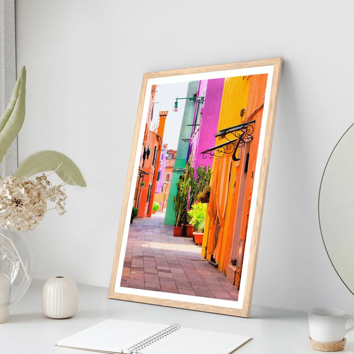 Affisch i ram av ljusek - Regnbågsgränd - 61x91 cm