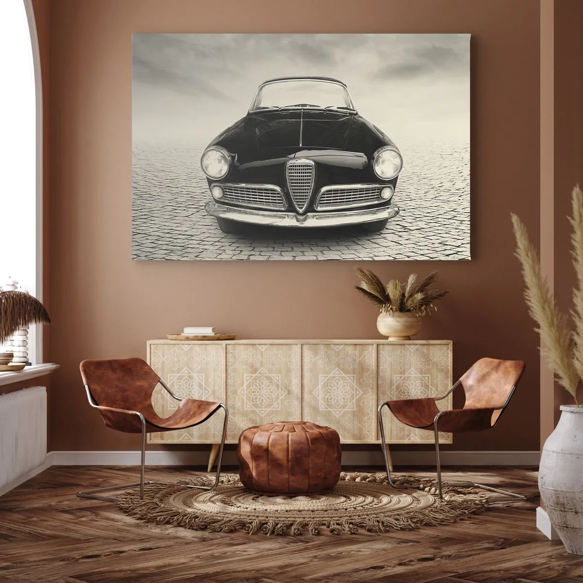 Canvastavla - Bild på duk - En klassisk bil på en kullerstenstorg i monokromatisk stil - 70x50cm - Hur kan man inte älska mig? - Modern väggdekoration för vardagsrum och sovrum ARTTOR