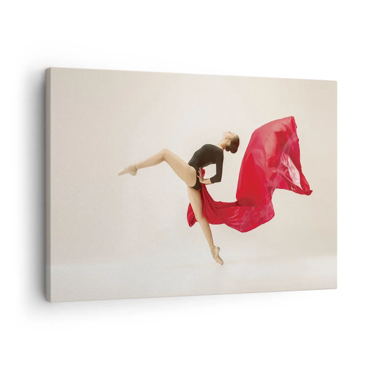 Canvastavla - Bild på duk - En dynamisk dansare i svart outfit och rött tyg i rörelse. - 70x50cm - Röd och svart - Modern väggdekoration för vardagsrum och sovrum ARTTOR