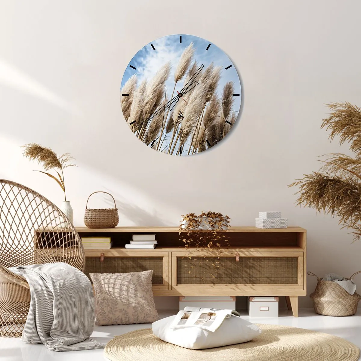 Väggklocka - Klocka på glas - Fluffigt pampasgräs mot en blå himmel - 30x30cm - Solig och blåsig smekning - Modern väggdekoration för vardagsrum, kök och sovrum ARTTOR