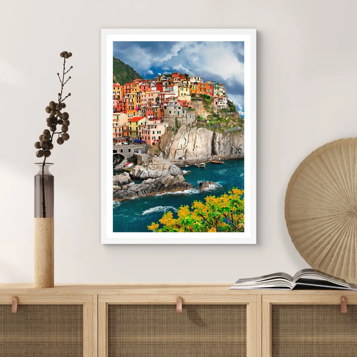 Affisch i vit ram - I bergets famn - 50x70 cm