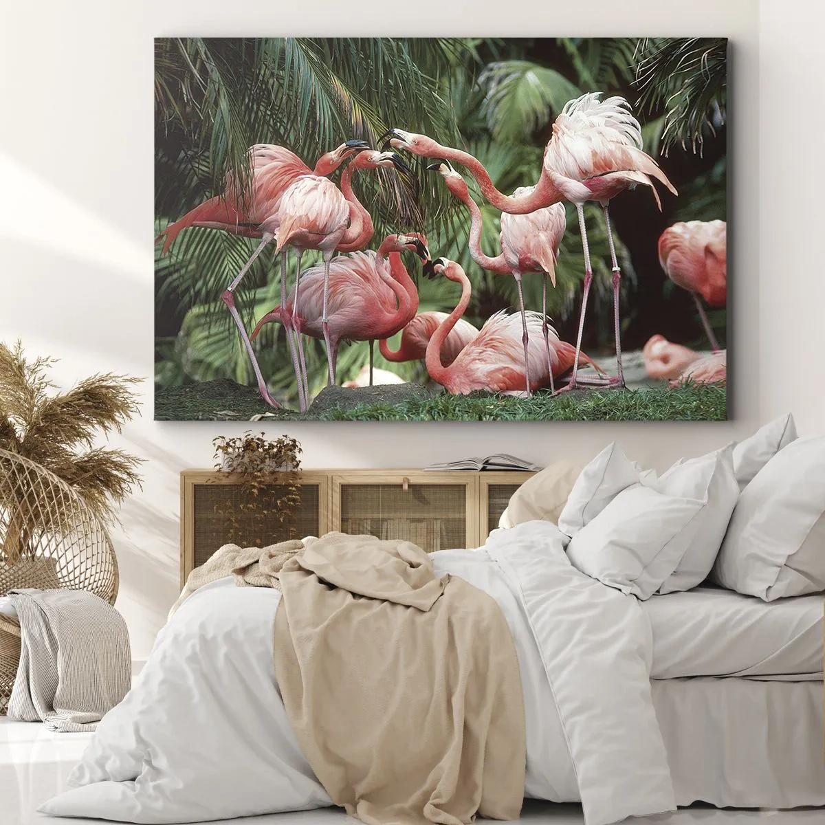 Canvastavla - Bild på duk - En grupp flamingos i en tropisk miljö omgiven av palmer - 70x50cm - Eftermiddags skvaller - Modern väggdekoration för vardagsrum och sovrum ARTTOR
