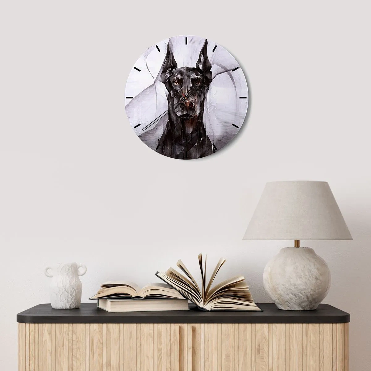 Väggklocka - Klocka på glas - Porträtt av en doberman i modern geometrisk stil - 30x30cm - Rasren - Modern väggdekoration för vardagsrum, kök och sovrum ARTTOR