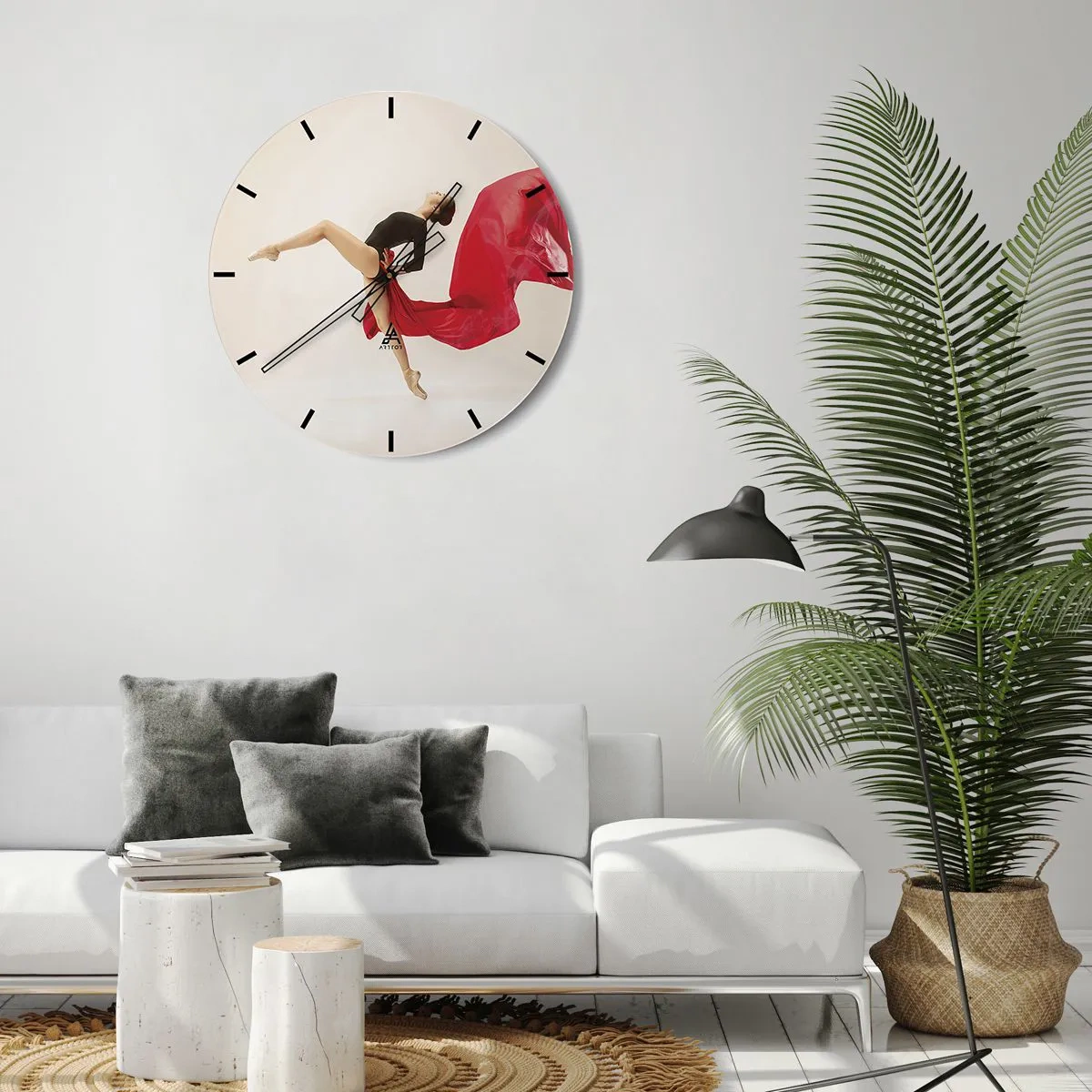 Väggklocka - Klocka på glas - En dansare i en dynamisk pose med rött tyg - 30x30cm - Röd och svart - Modern väggdekoration för vardagsrum, kök och sovrum ARTTOR