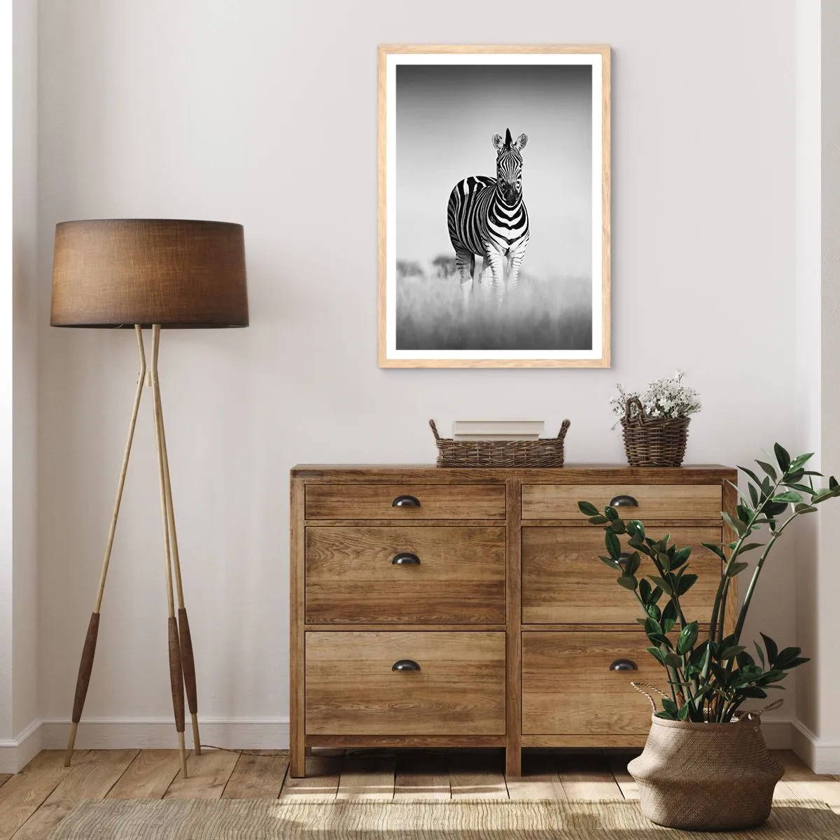 Affisch i ram av ljusek - Men dock världen är svart-vit - 70x100 cm