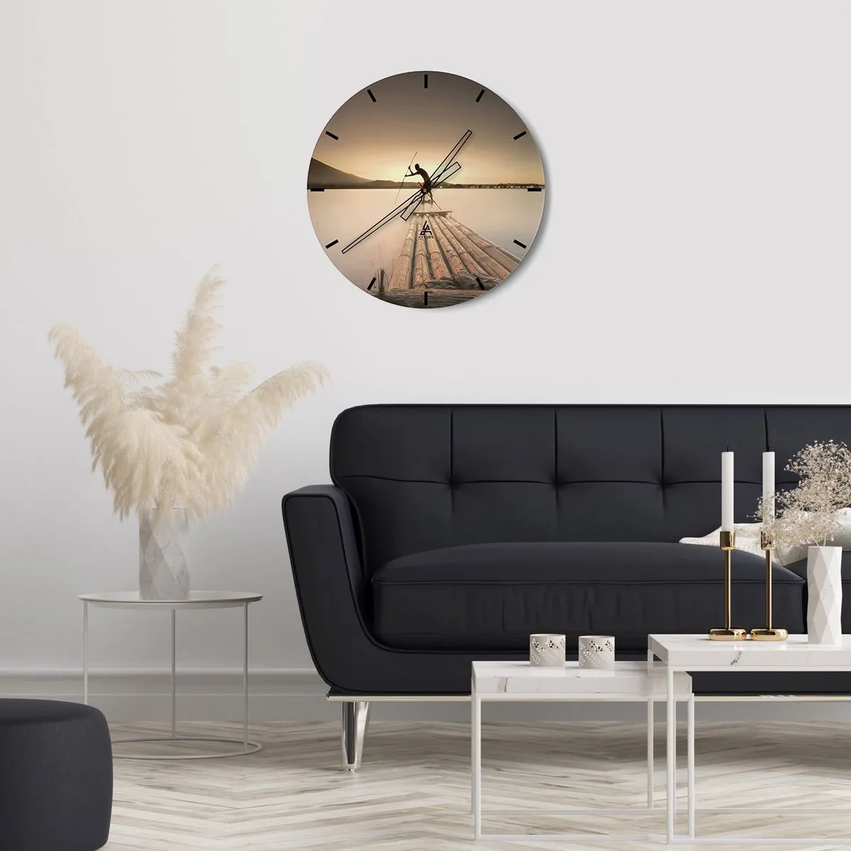 Väggklocka - Klocka på glas - Man på en bambuflotte vid solnedgången - 30x30cm - Före avkoppling - Modern väggdekoration för vardagsrum, kök och sovrum ARTTOR