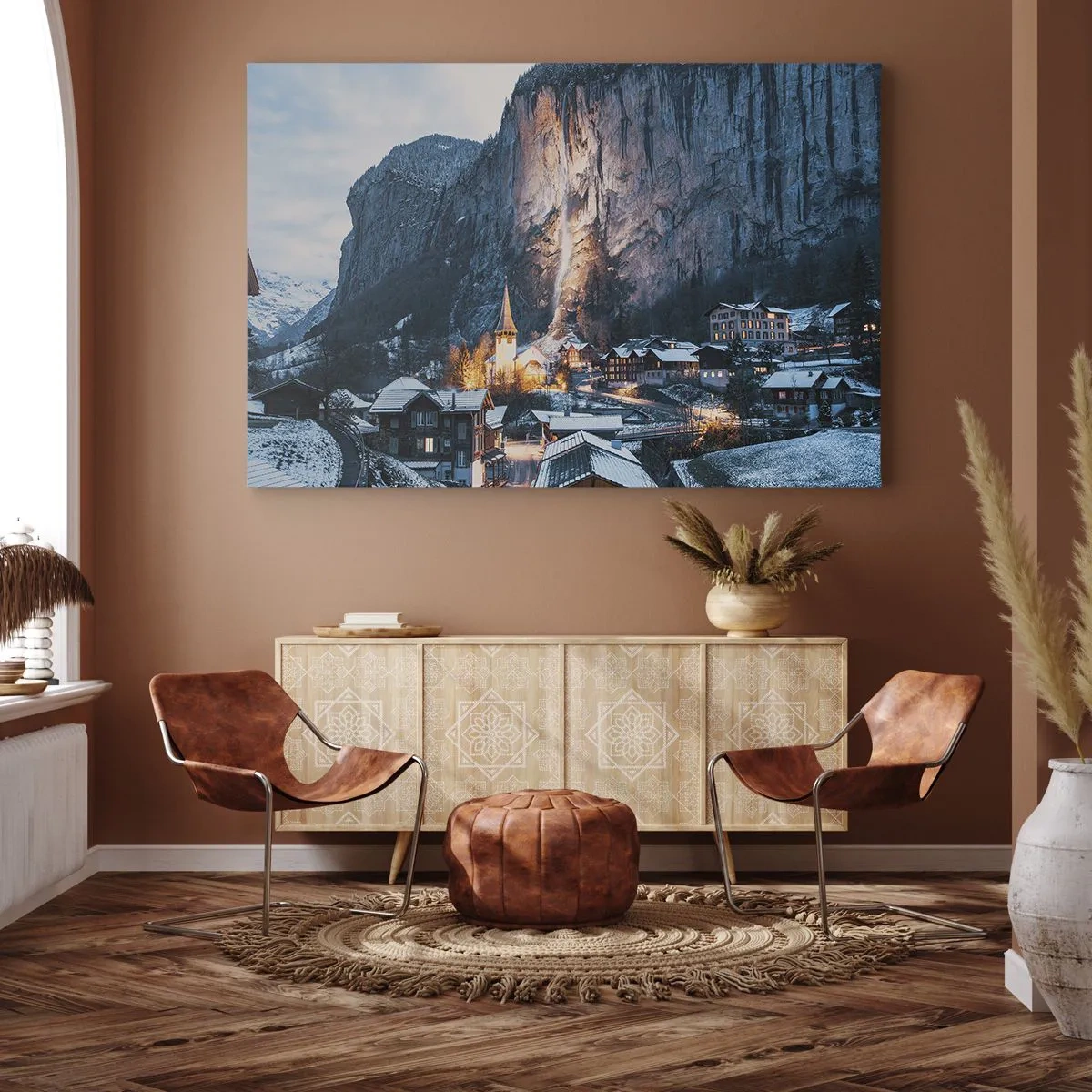 Canvastavla - Bild på duk - En pittoresk vinterby omgiven av berg - 70x50cm - Vinterns ljusa ande - Modern väggdekoration för vardagsrum och sovrum ARTTOR