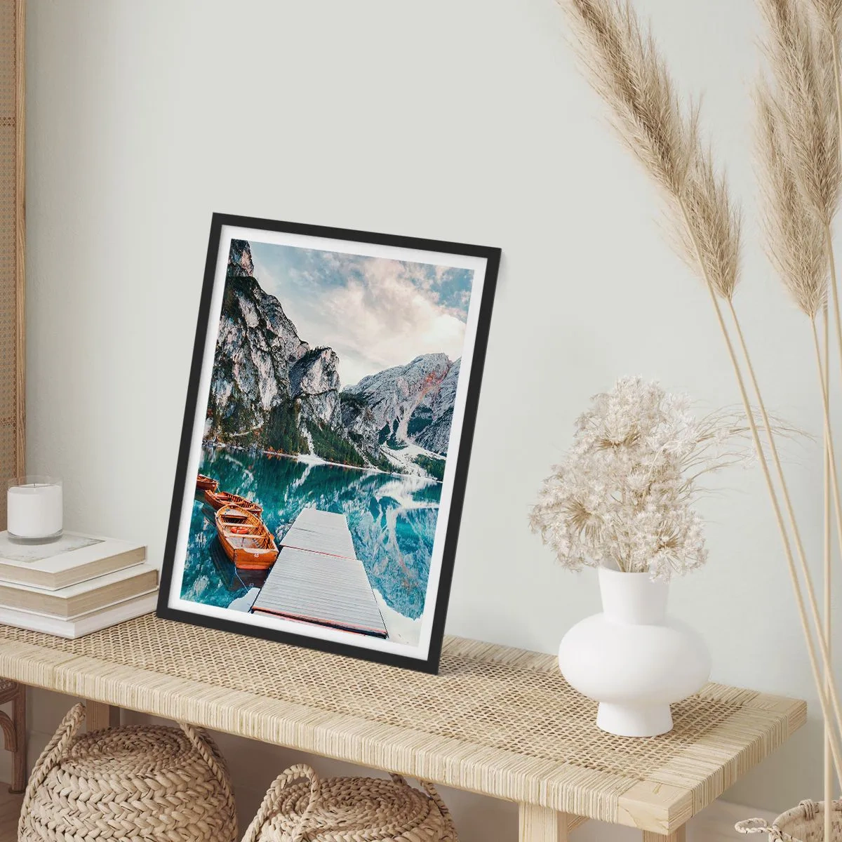 Affisch i svart ram - Vi visar dig skönhet - 70x100 cm